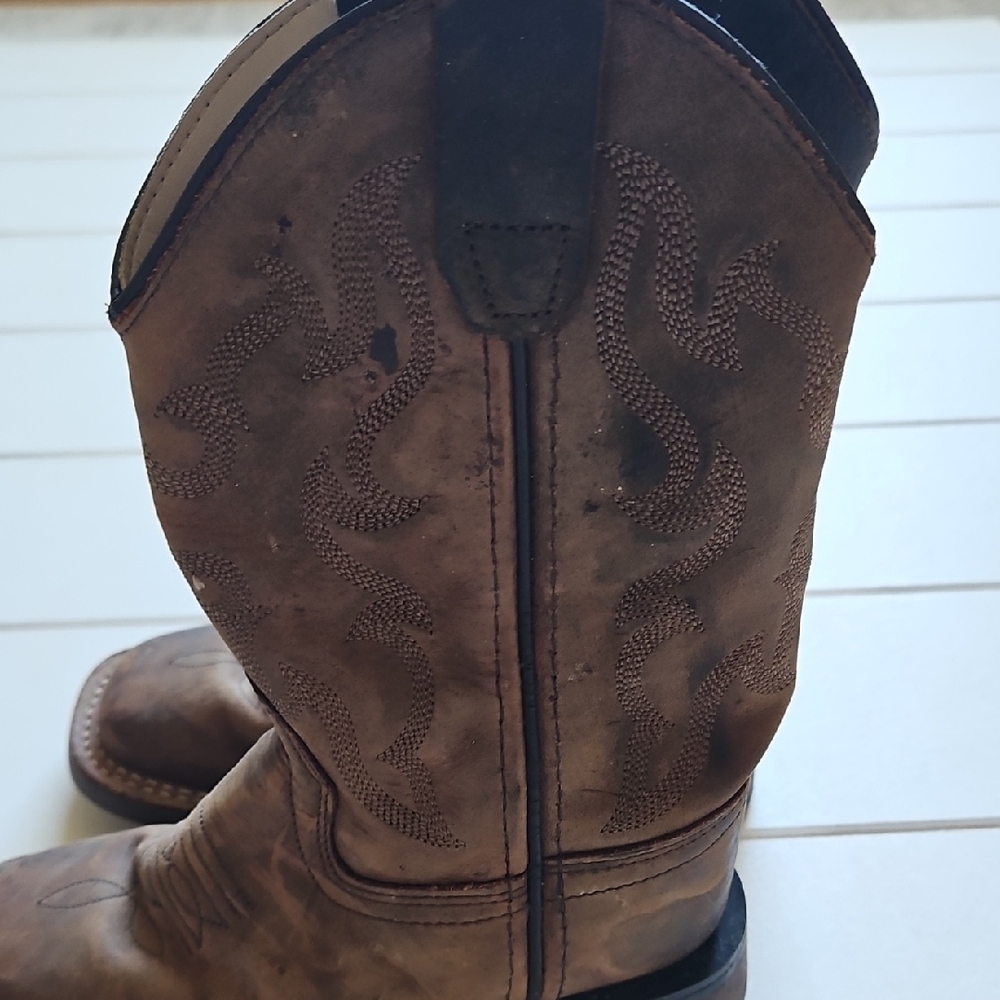 Old West Distressed Brown Cowboy Boots - Picture 4 of 8